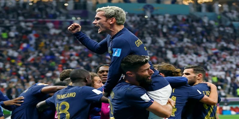 Chuyên gia và cộng đồng trong dự đoán bóng đá World Cup